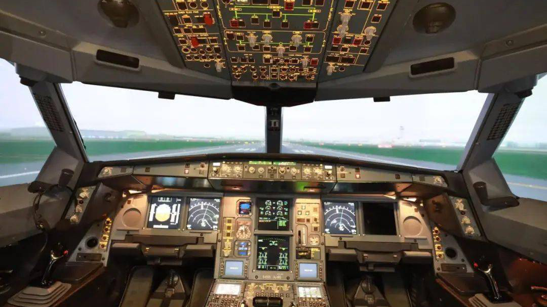 full motion flight simulator